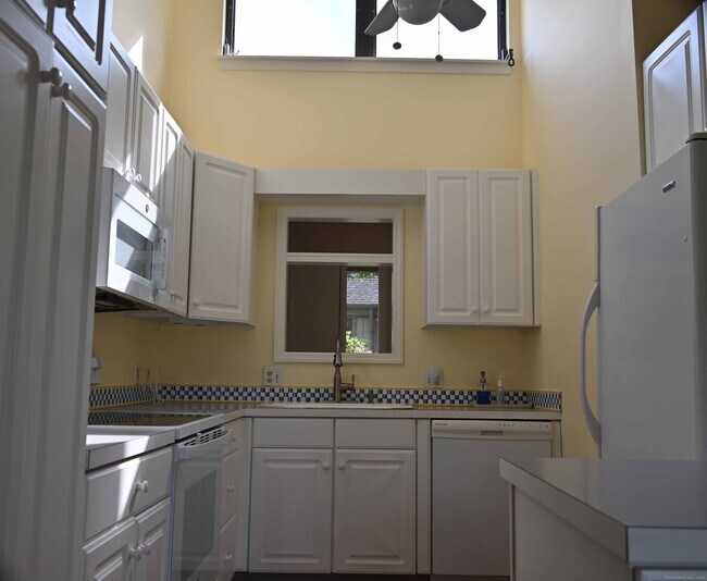 Building Photo - 540 Heritage Vlg