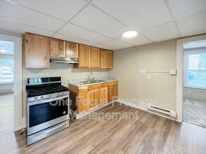 Building Photo - 200 Danis St