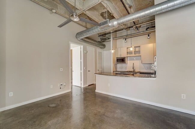 Unfurnished Living Room - Hermann Park Lofts