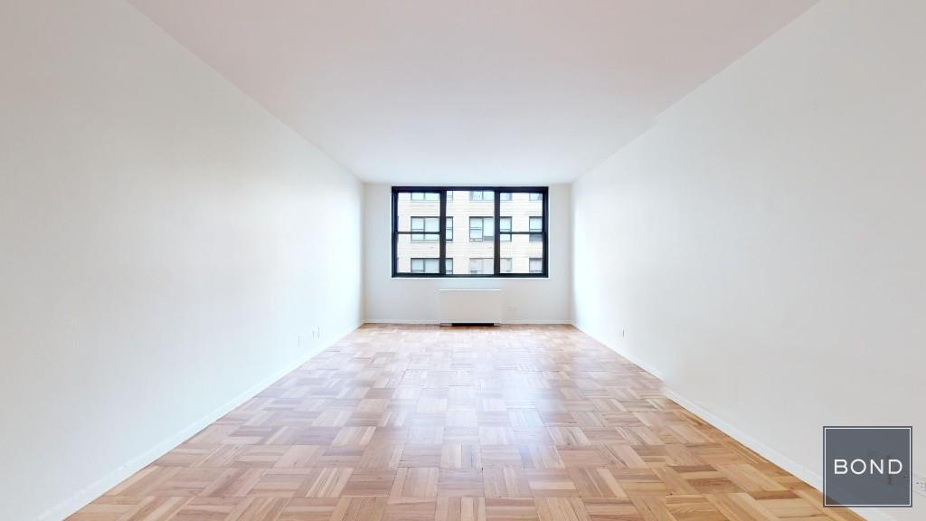 Foto principal - 333 E 49th St