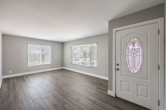Building Photo - Modern Remodeled Home in Spring Valley