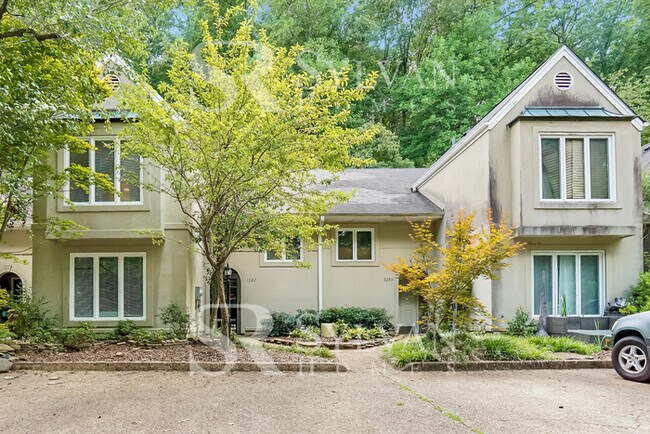 Building Photo - 3BR Townhome Dream!