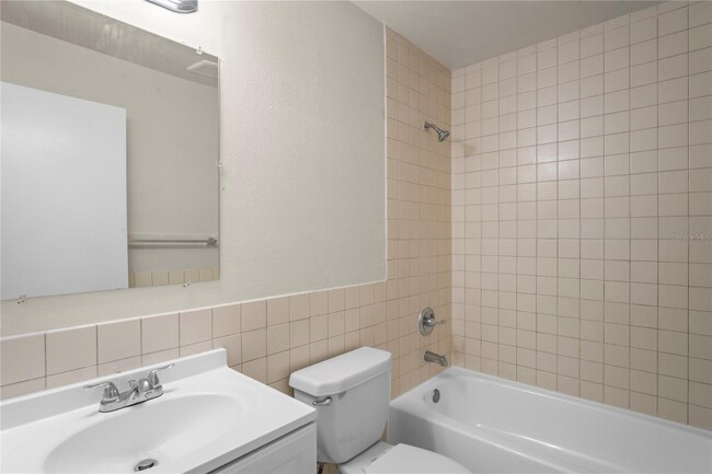 Building Photo - 4932 Hi Vista Cir