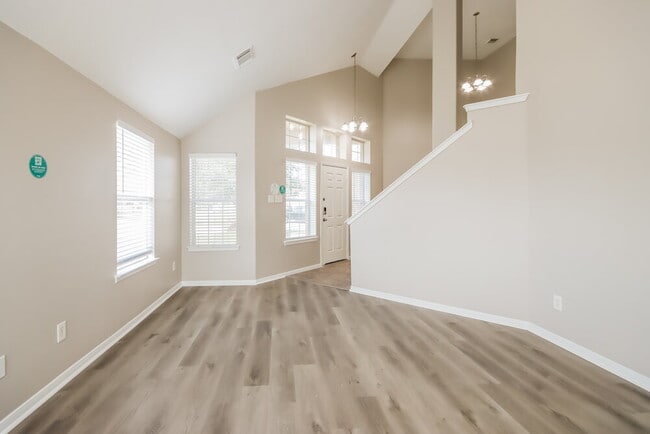 Building Photo - 1402 Baychester Ln