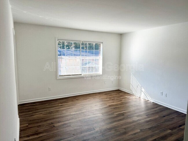 Foto del edificio - 111 W Burke St