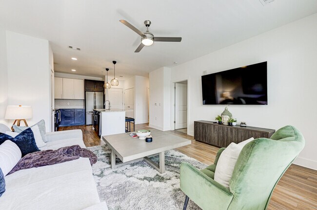 Building Photo - 975 Memorial Dr SE