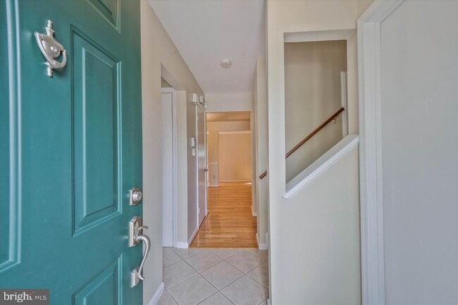 Building Photo - 7177 Lake Cove Dr