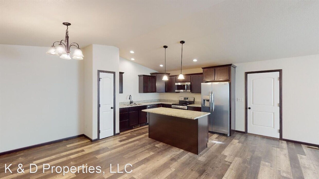 Foto principal - 3 br, 2 bath House - 563 Westwind Rd.