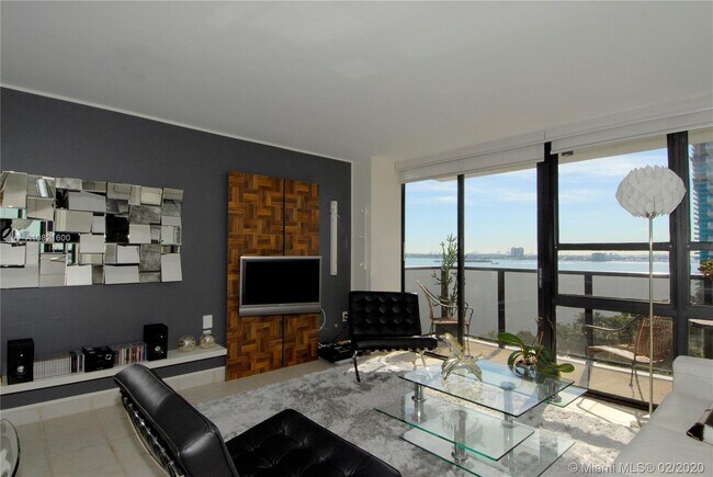 Building Photo - 600 NE 36th St