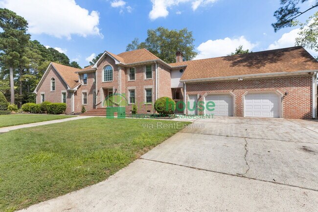 Foto del edificio - 948 Forest Lakes Cir