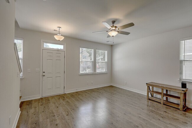 Foto del edificio - Townhome centrally located in downtown Sum...