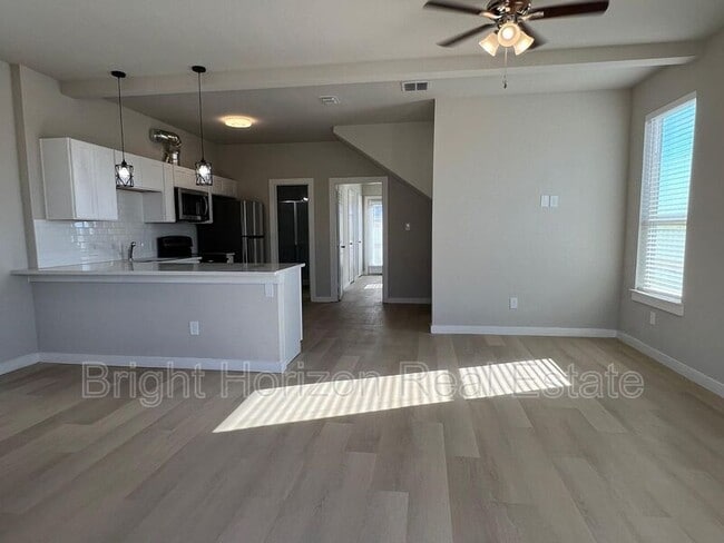 Building Photo - 3479 Valley Vista Dr