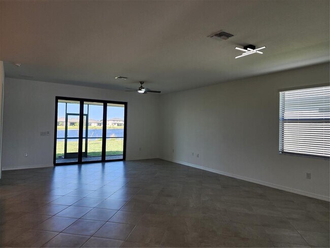 Foto del edificio - 14632 Palamos Cir