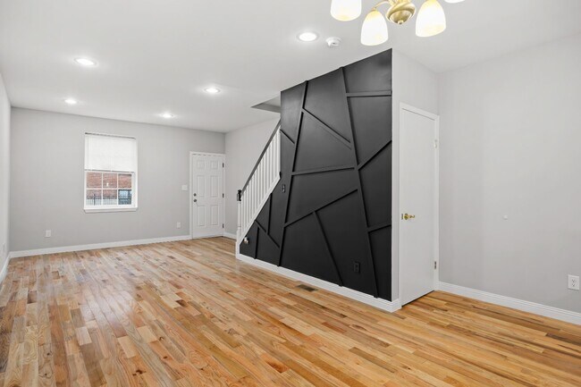 Building Photo - ??? BRAND NEW RENOVATED 3 BEDROOM 2.5 BATH...