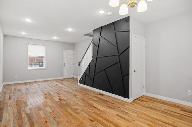 Foto del edificio - ??? BRAND NEW RENOVATED 3 BEDROOM 2.5 BATH...