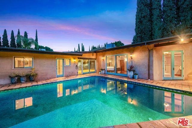 Foto del edificio - 16141 Bayberry Place, Los Angeles, CA 9140...