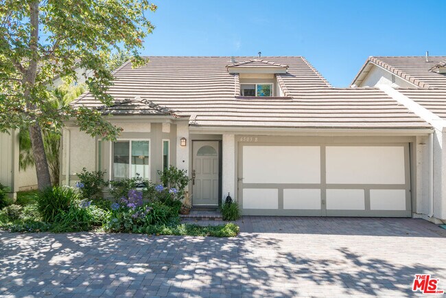 Building Photo - 6503 Dume Dr