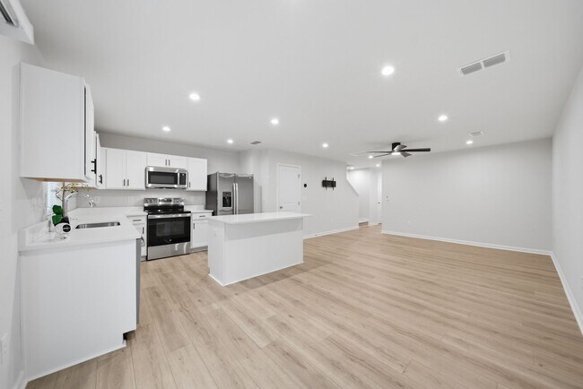 Foto del edificio - Modern 3 Bed 2.5 Bath Townhome in Bear Park Community