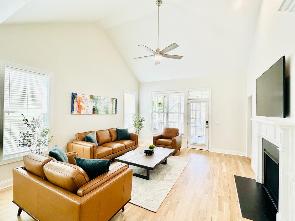 Sunlit family room - 228 Marsh Landing Dr