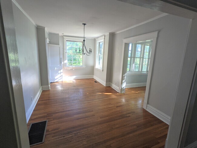 Building Photo - 224 N Rock Hill Rd