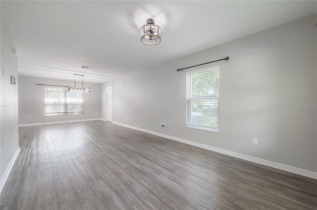 Foto del edificio - 595 Shady Grove Dr