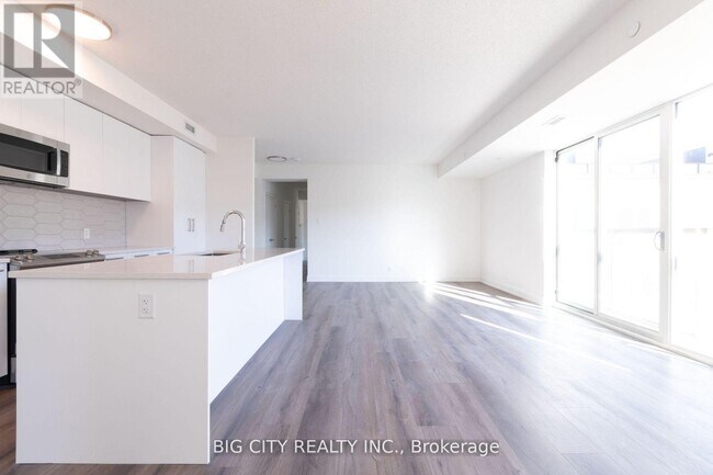 Building Photo - 101 Cathedral High St