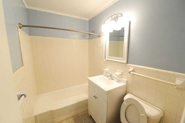 Foto del edificio - 140 Springdale St