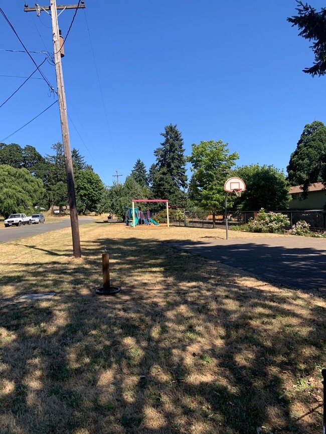 Building Photo - Available Now: 3 bedroom ~ 1 bath one leve...