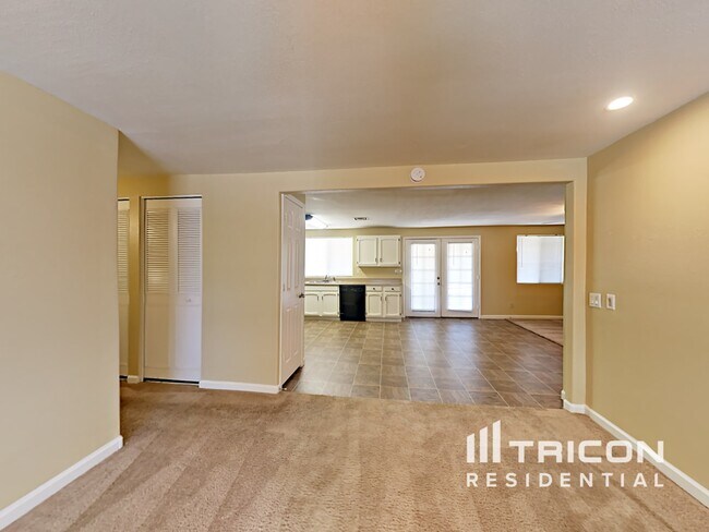 Building Photo - 1507 W El Monte Pl