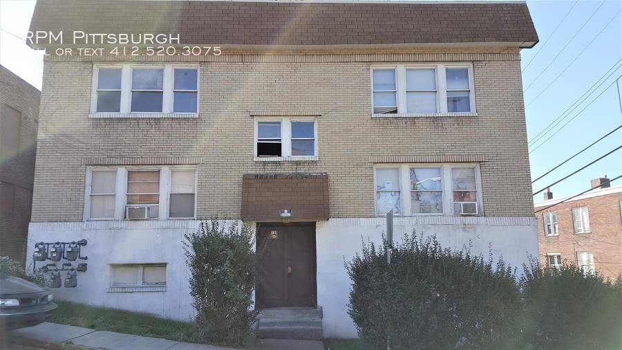 Primary Photo - 108 Reifert St