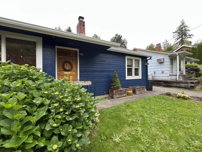 Building Photo - Cozy Single-Level Home with Hardwood Flooring, Washer/Dryer & Detached Garage