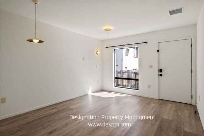 Building Photo - 3181 1/2 Verdugo Pl