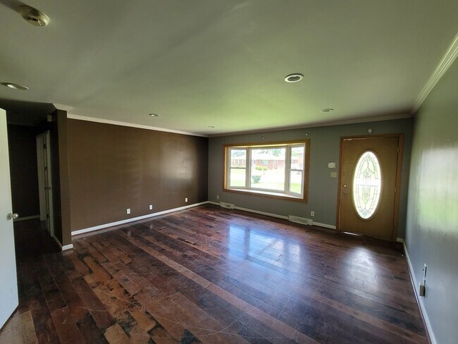 Building Photo - Spacious 3 bed 3 bath in Community Heights