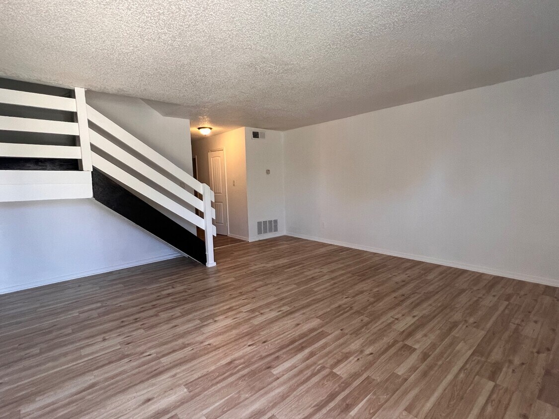Foto principal - 508 Sinclair Dr
