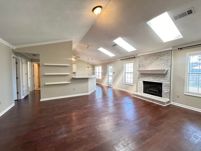 Foto del edificio - 6688 Laurel Valley Dr