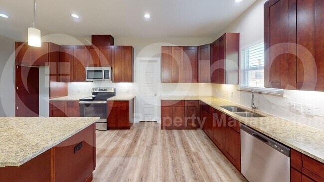 Building Photo - 2401 Dillard St