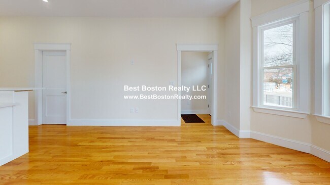 Building Photo - 242 Somerville Ave