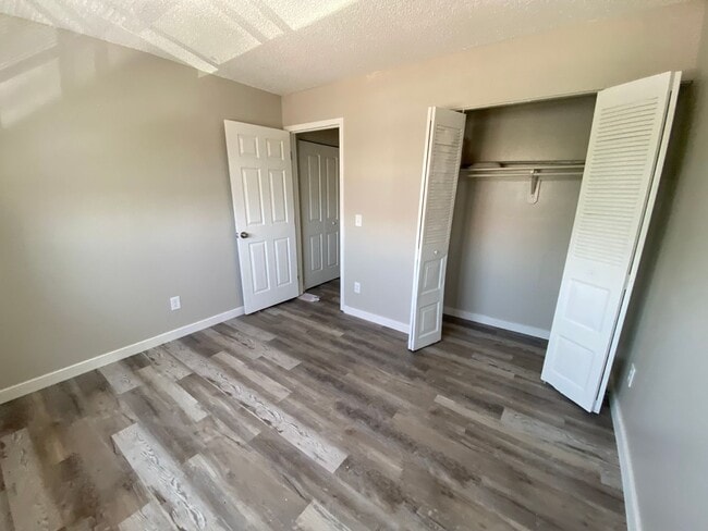 Building Photo - 1042 Mazatlan Cir