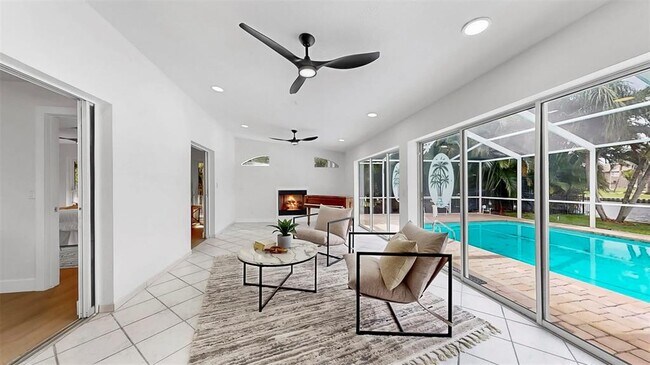 Foto del edificio - 2401 Roberta Ln