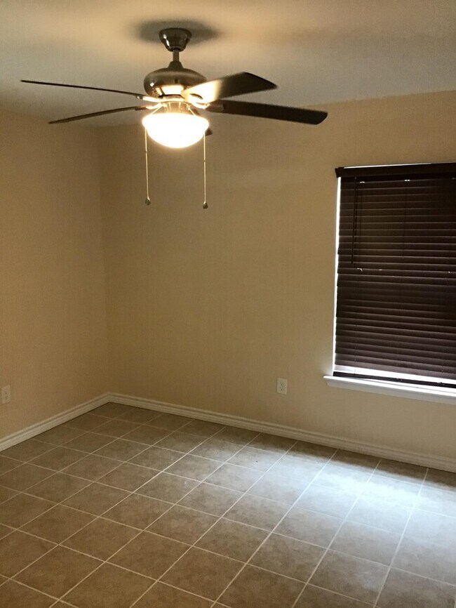 Foto del edificio - 5543 Middlefield Dr