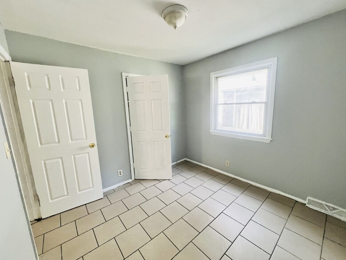 Foto principal - 5039-5041 N 28th St (Duplex)