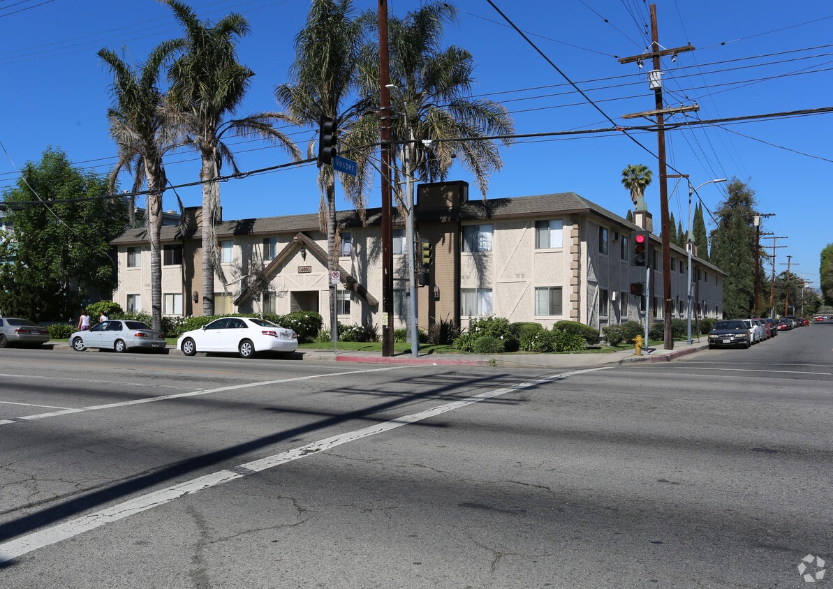Primary Photo - The Royal Garden Apartments