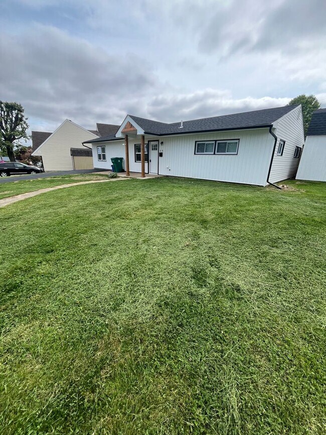 Building Photo - Beautiful brand new 4 bed 2 bath for Rent single home with yard in Levittown