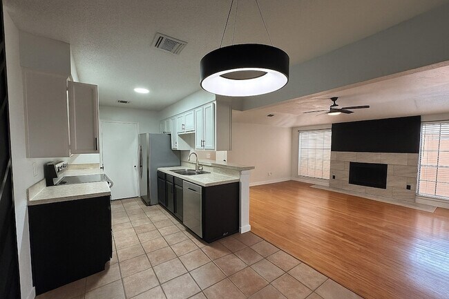 Building Photo - 2700 Clemson Cir
