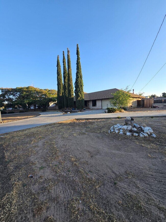 Foto del edificio - 7742 Oxford Ave