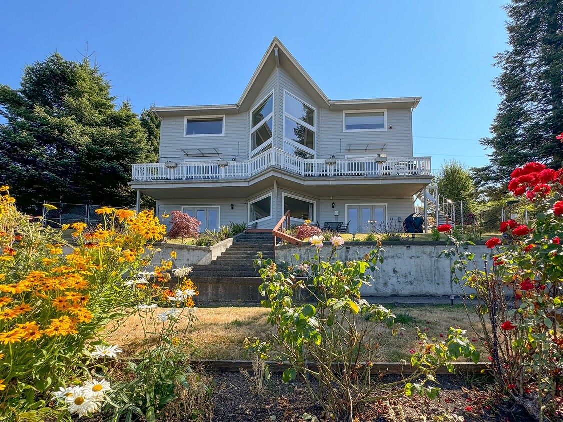 Primary Photo - Stunning Views & Furnished