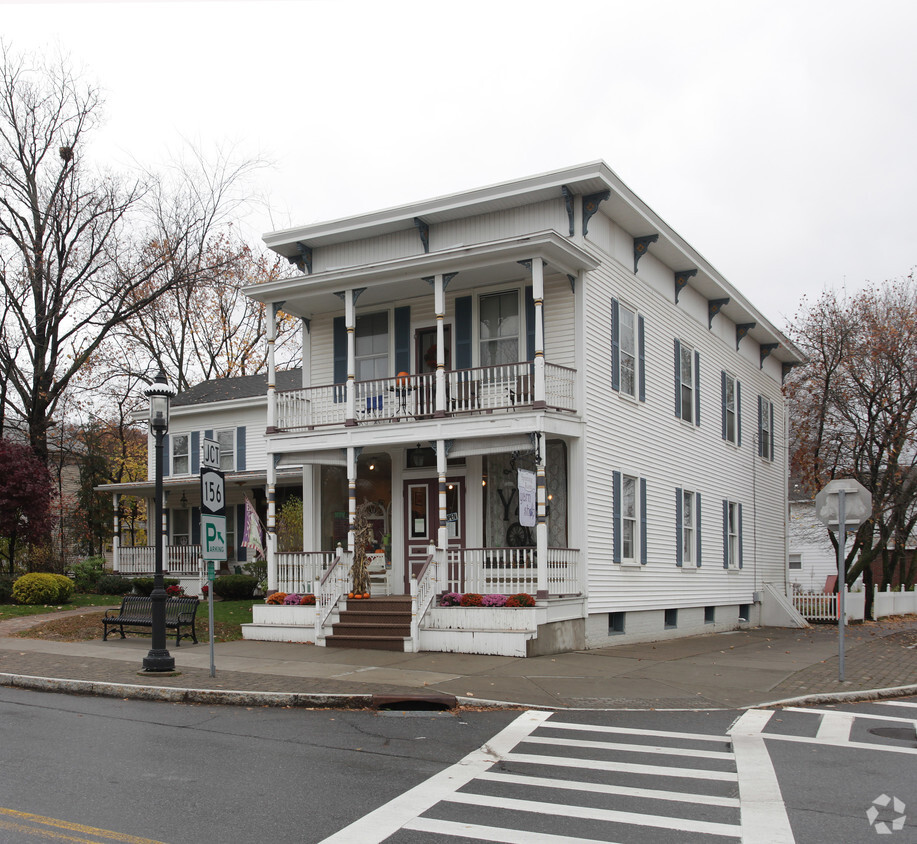 Primary Photo - 190 Main St