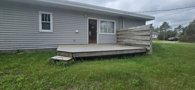 Building Photo - Adorable 3 Bedroom Home