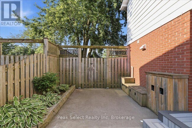 Photo du bâtiment - 191 Maple Ave