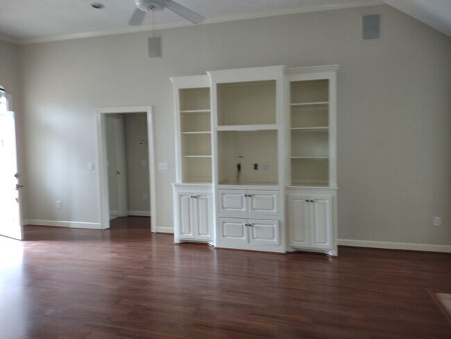 Foto del edificio - MOVE IN SPECIAL!**** 1/2 OF 1ST MONTH RENT...